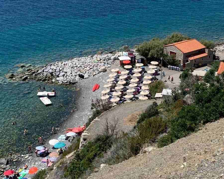 La spiaggia del relitto a Pomonte
